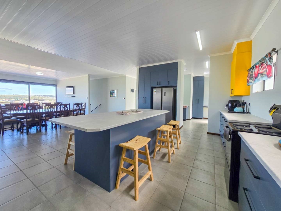 5 Bedroom Property for Sale in Stilbaai Oos Western Cape